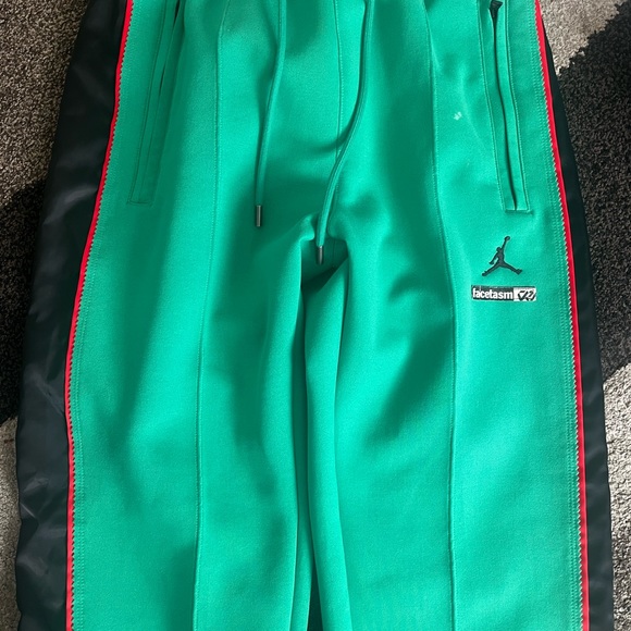 Jordan air size small - Picture 2 of 5